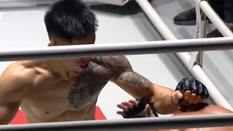 Van Nam won on the launch day of One Championship - Photo 1