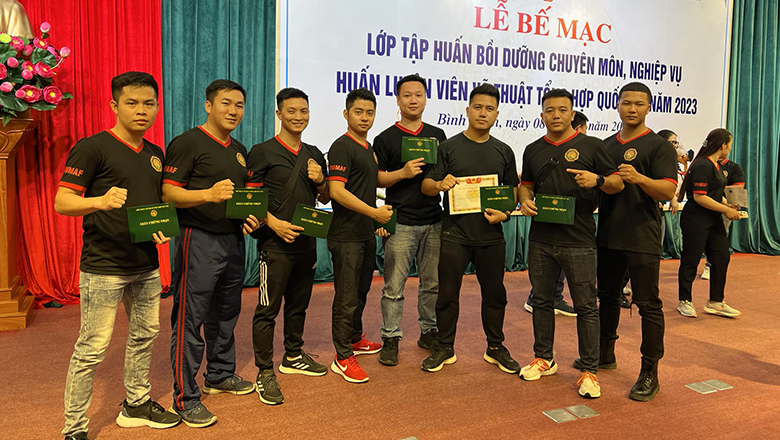 What do insiders say when the MMA Vietnam referee training class is canceled? - Photo 1