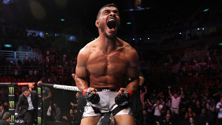 Which boxers receive bonuses at UFC 283? - Photo 1