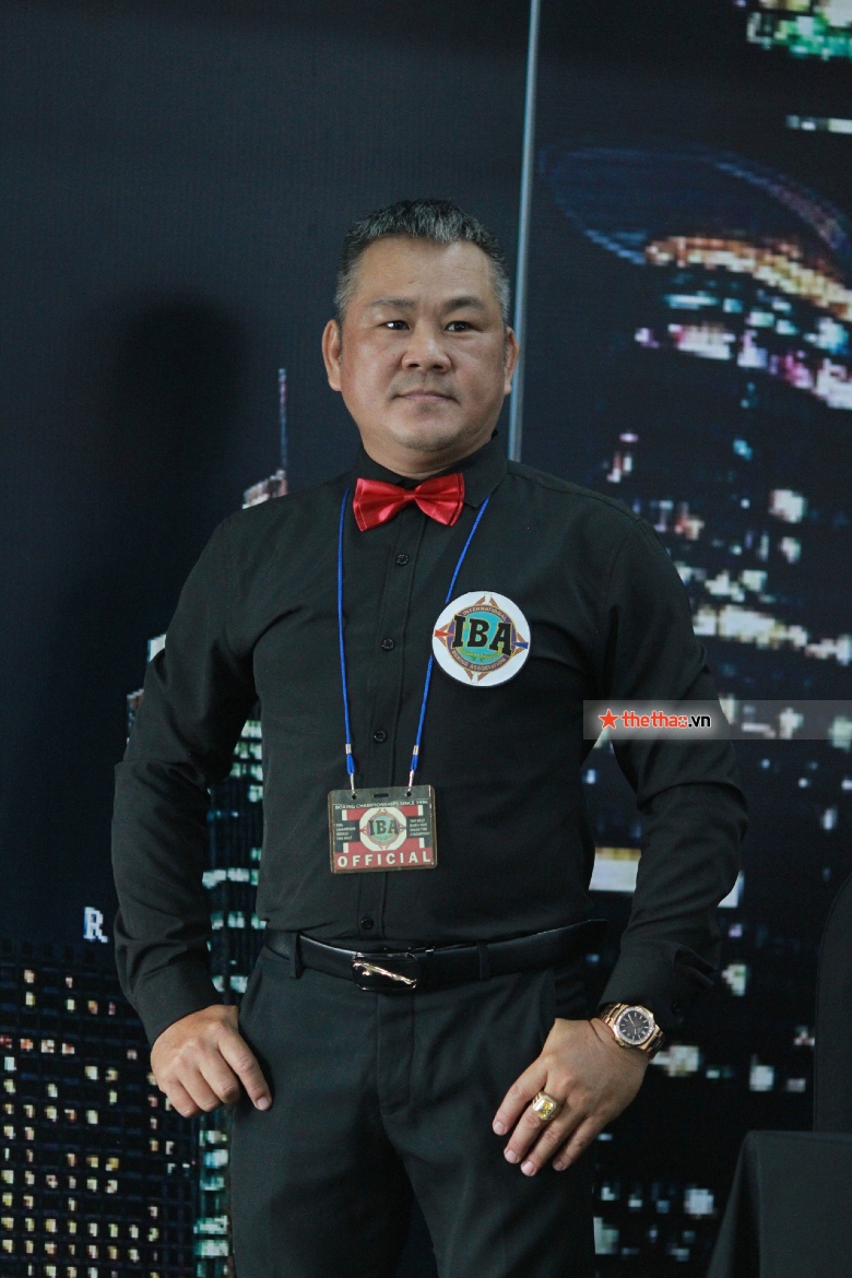 Who is the referee the battle of Boxing IBA world Tran Van Thao vs Andrew Laurio? - Photo 6