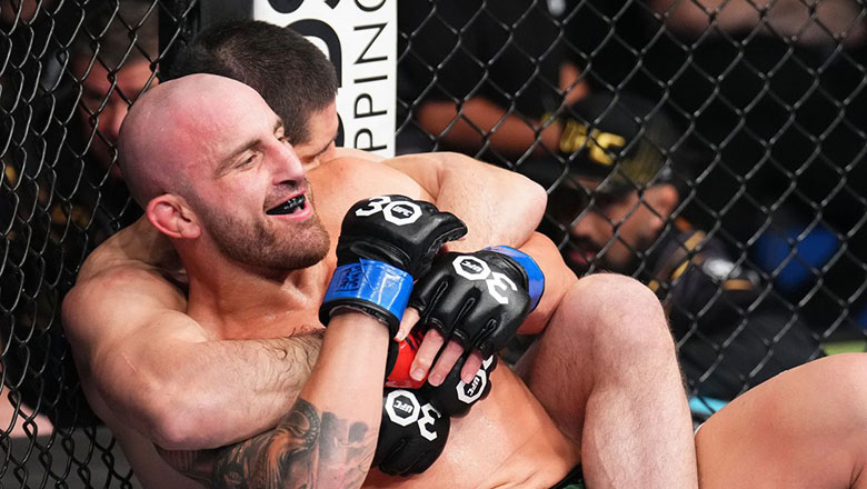 Why is Volkanovski topping the UFC P4P rankings despite losing to Makhachev? - Photo 1