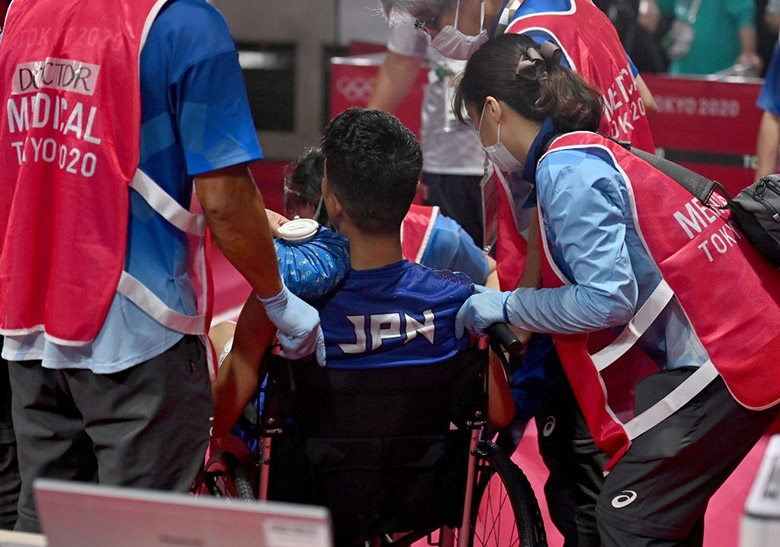 Being punched in jaw must leave the field in a wheelchair, Japanese fist is still tried in the Tokyo Olympic Games - Photo 3