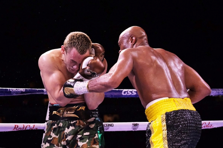 Anderson Silva won Cesar Chavez Jr. On the transcript in Boxing match - Photo 2
