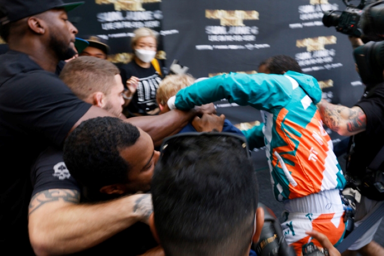 Floyd Mayweather is likely to earn approximately $ 100 million in the match against Logan Paul - Photo 2