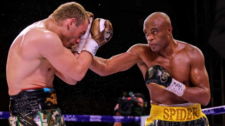 Anderson Silva won Cesar Chavez Jr. On the transcript in Boxing match - Photo 1