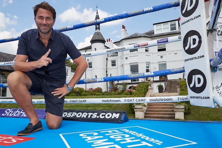 Mr. Eddie Hearn organized Boxing after home, selling tickets for more than 1000 USD - Photo 1