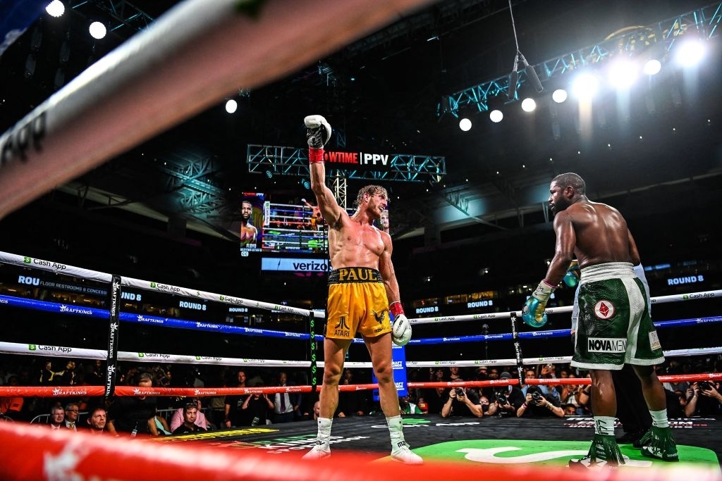 Fans are frustrated because the results between Logan vs Mayweather - Photo 1