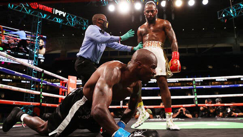 Former NFL star, despite losing in the first Boxing match, is still confident to tease Conor McGregor - Photo 1