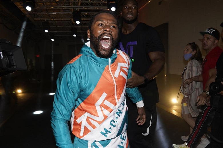 Jake Paul's actions made Floyd Mayweather really angry - Photo 2