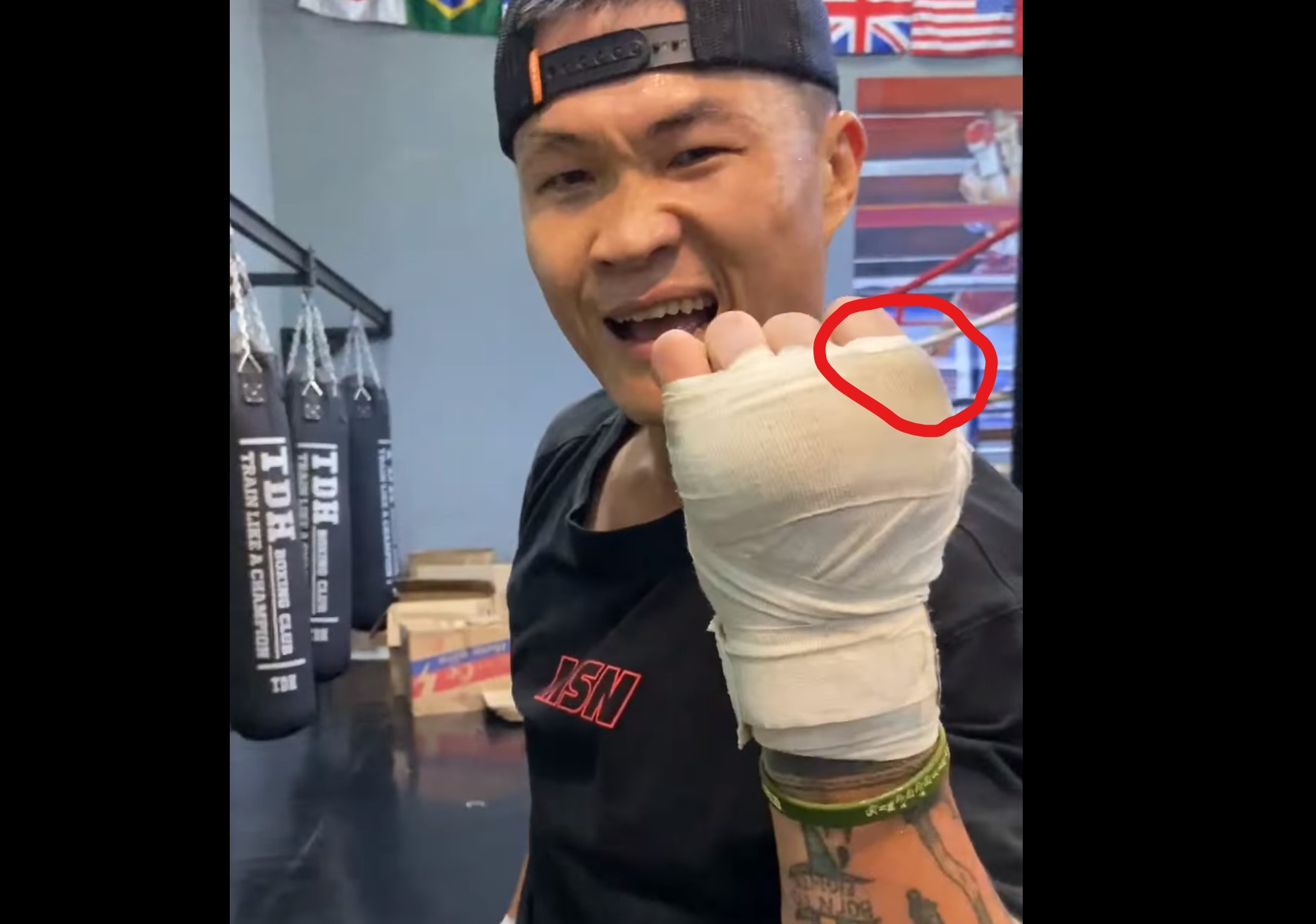 Truong Dinh Hoang tried with the bare boxing boxing: punching some skin burning! - Photo 2