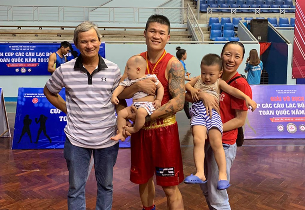 Truong Dinh Hoang wants his children to follow his martial arts career - Photo 1